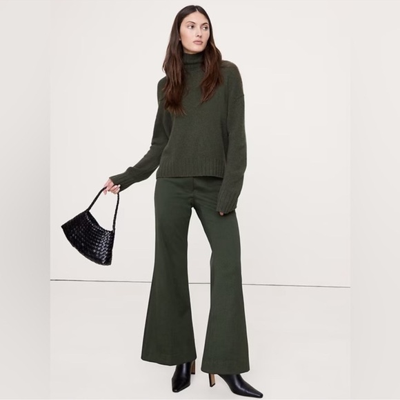 NWT Banana Republic Mid-Rise Flare Italian Twill Pant Green Trouser Career winte